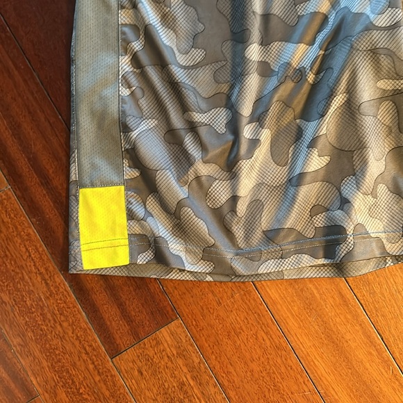 Reebok men’s gray camo with yellow drawstring shorts size L - Picture 3 of 6